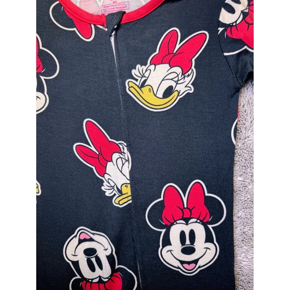 Disney Minnie Mouse snug fitting